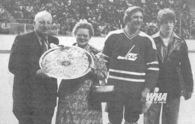 Bobby Hull honored for his 1000th goal